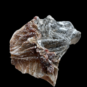 Prachtige kleine kristallen van Vanadiniet op een basis van witte en grijze Bariet 76 gram