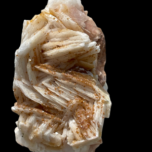 Prachtige kleine kristallen van Vanadiniet op een basis van witte Bariet 92 gram